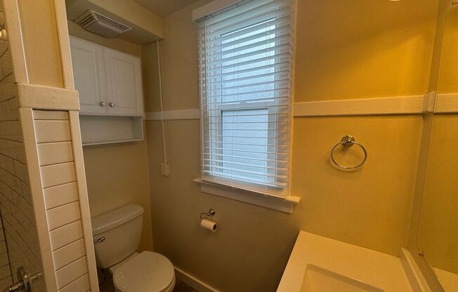 3 beds, 1 bath, 1,200 sqft, $1,495, Unit Unit A