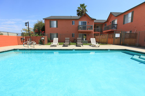 2 beds, 2 baths, $2,075, Unit 213