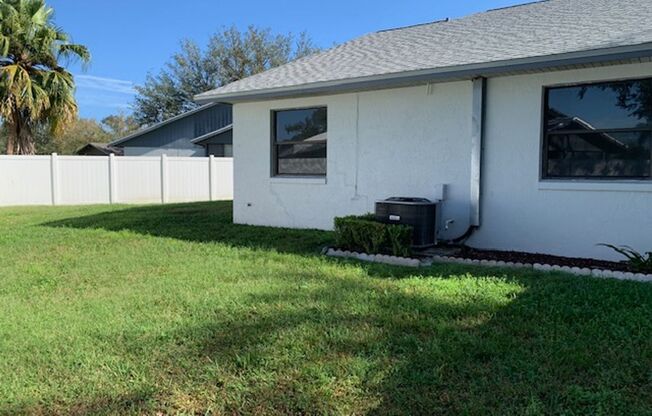 Spacious 2/2 duplex with garage is NOW AVAILABLE for RENT