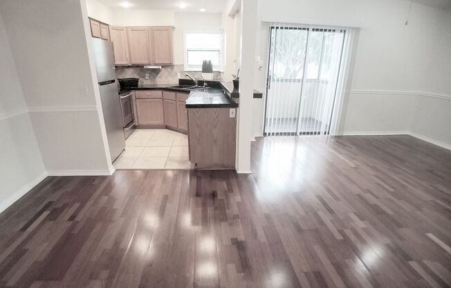 Beautiful 1/1 Wood Floors Condo for Rent in Winter Park