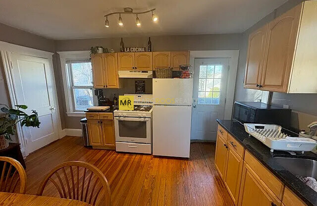 14 Lyons Ct # 2