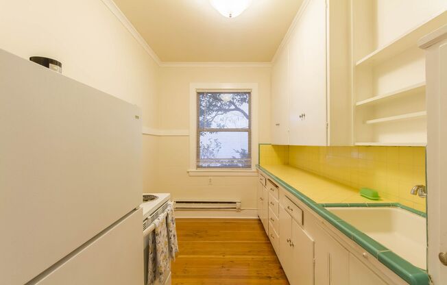 2 beds, 1 bath, 890 sqft, $2,850, Unit 15