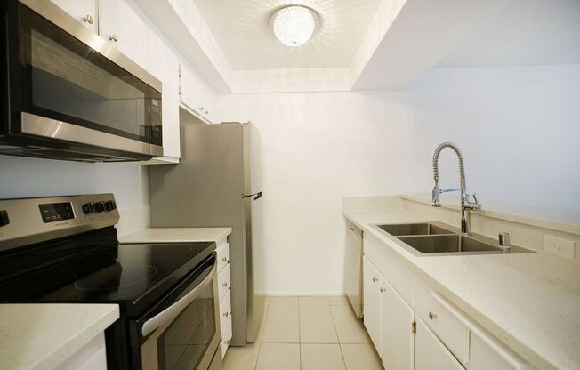 1 bed, 1 bath, 650 sqft, $2,799, Unit 323