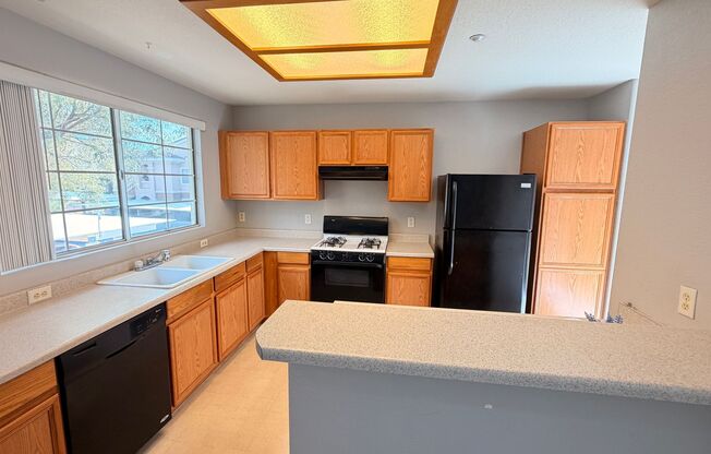 2 beds, 2 baths, $1,595, Unit UNIT 1021