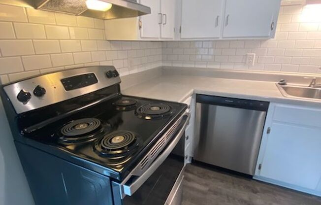 2 beds, 1.5 baths, 1,060 sqft, $1,445, Unit E2