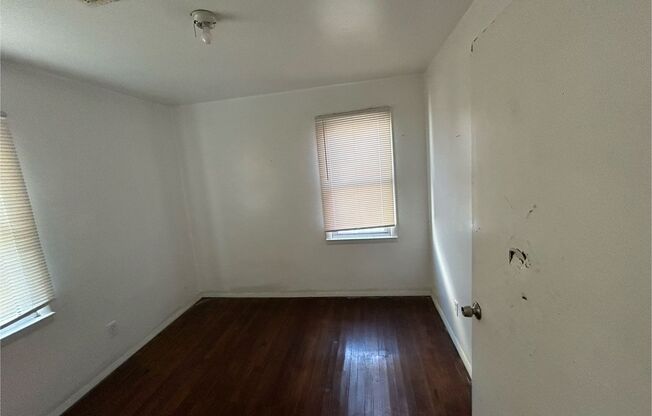 2 beds, 1 bath, $900