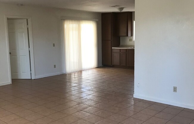 3 beds, 2 baths, $1,895, Unit B