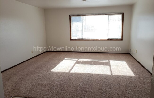 1404 E SUNSET DR