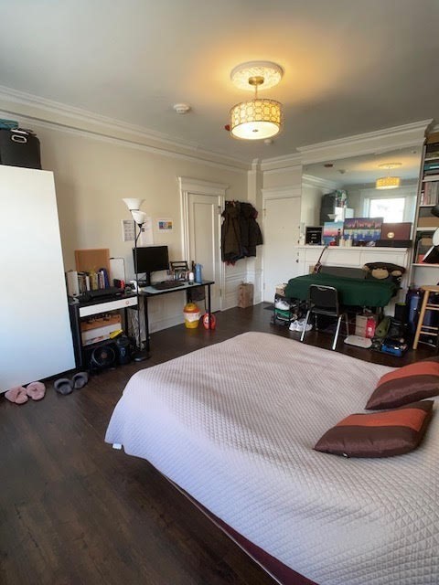 Studio, 1 bath, 350 sqft, $2,400, Unit 87