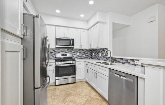 Newly Remodeled - Stunning 2 Bedroom, 2 Bath Single Level Unit In Palermo