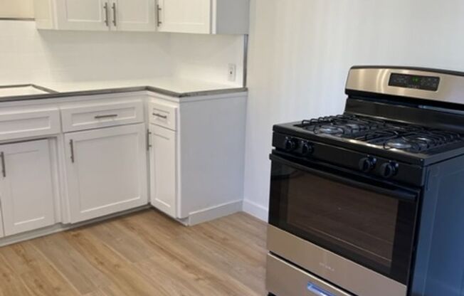 2 beds, 1 bath, $1,995, Unit F