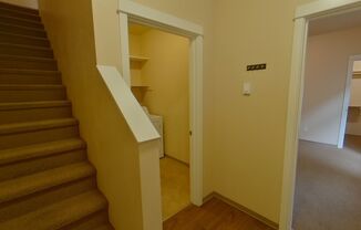 3 beds, 2.5 baths, $2,400, Unit 7