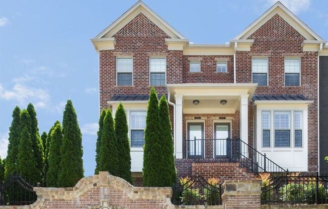 3BR Townhouse in Sandy Springs Gated Community