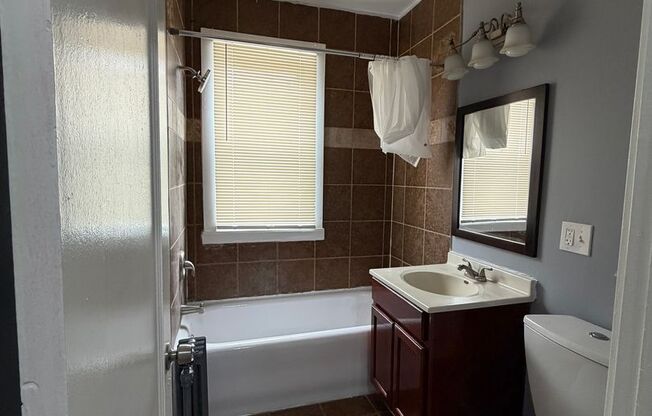 7705 S Laflin
