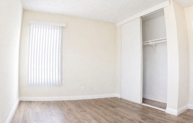 3 beds, 1.5 baths, 1,200 sqft, $2,695, Unit 859-04
