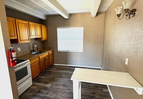5261 Alhambra Dr