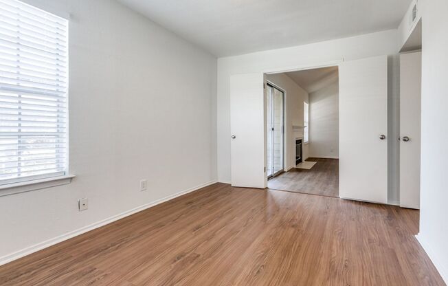 2 beds, 1 bath, $1,500, Unit #2033