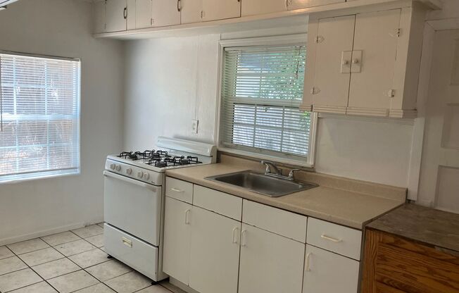 1 bed, 1 bath, $1,145, Unit 2