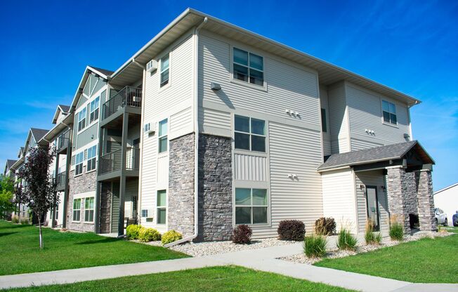 2 beds, 2 baths, 1,011 sqft, $1,255, Unit 2400-101