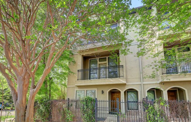 Townhouse in Rice Military for Lease! Move-in Ready