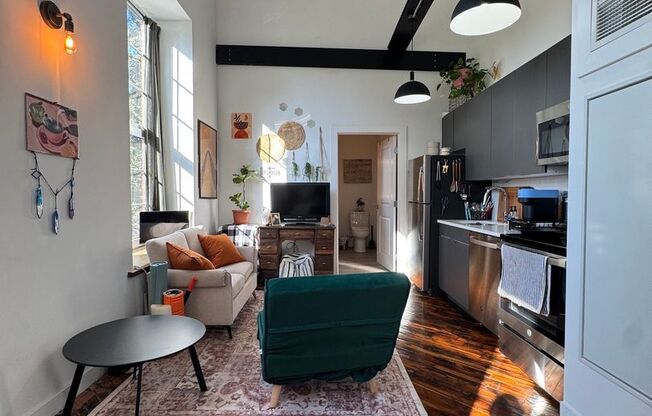 Studio, 1 bath, 400 sqft, $1,225, Unit Unit 320