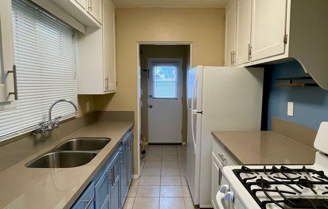 1 bed, 1 bath, 575 sqft, $2,195, Unit 04