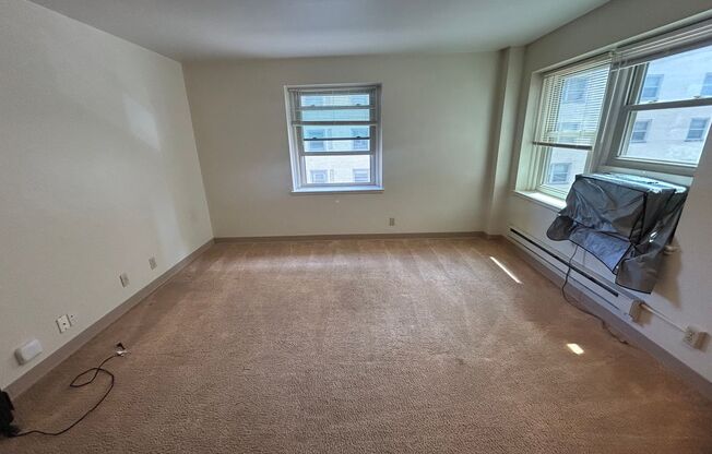 1 bed, 1 bath, $875, Unit 305