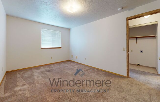 2 beds, 1 bath, 828 sqft, $1,095, Unit 24