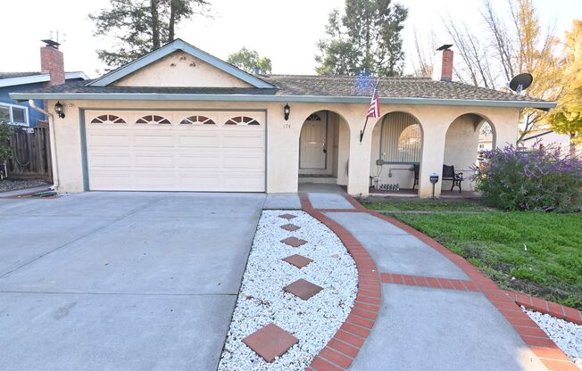 Beautiful 4 bedroom 2 bathroom home for the New Year!