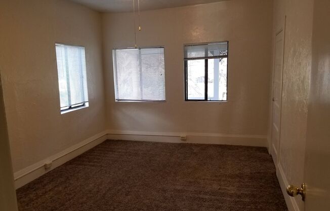 2 beds, 1 bath, $1,125, Unit 1130 #4