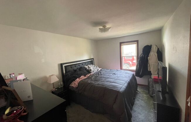 2 beds, 1 bath, $1,295