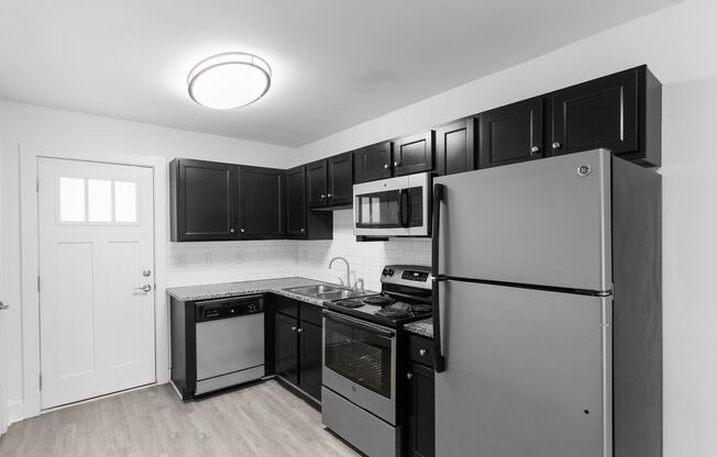 2 beds, 1 bath, 816 sqft, $1,209, Unit 13