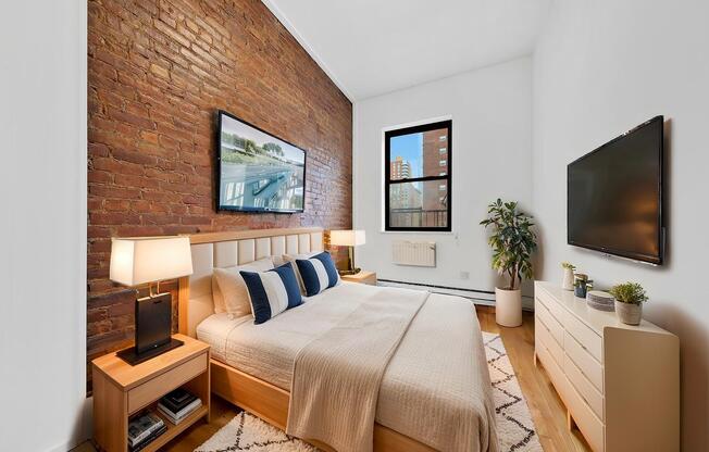 366 W 23 ST