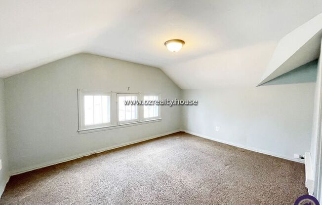 1263 CRESTWOOD DR