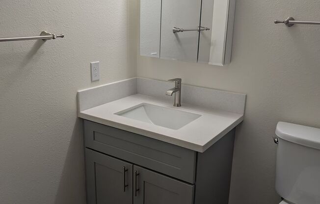 2 beds, 1 bath, 810 sqft, $2,095, Unit A104