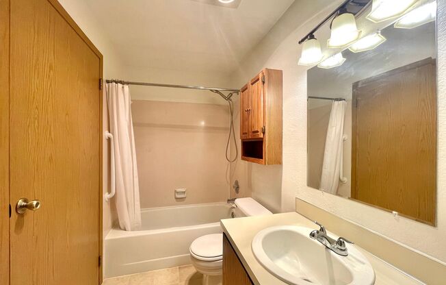 2 beds, 2 baths, $2,100, Unit UNIT C 10
