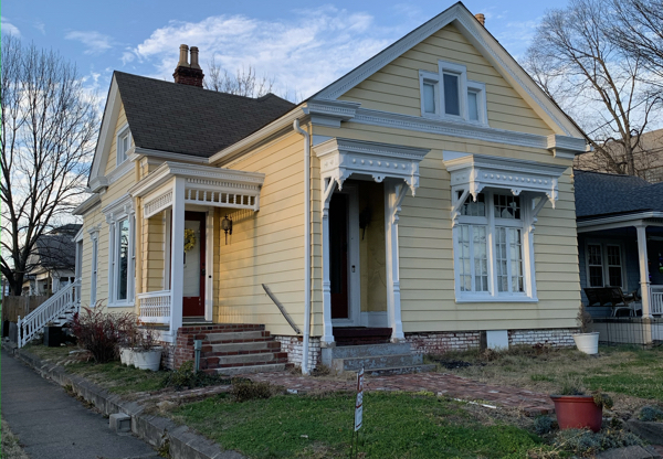 401 E CHESTNUT