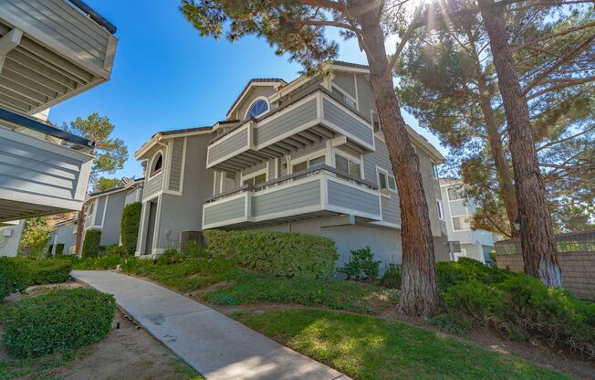 American Beauty Village 3 Bedroom Condo in Canyon Country!