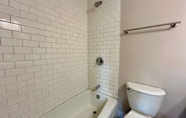 2 beds, 2 baths, $1,495, Unit 220