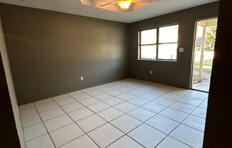 3 beds, 1 bath, $900