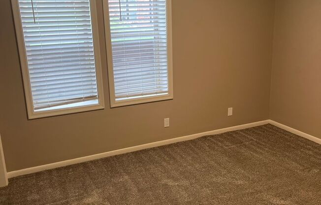 2 beds, 1 bath, 948 sqft, $1,179, Unit 032