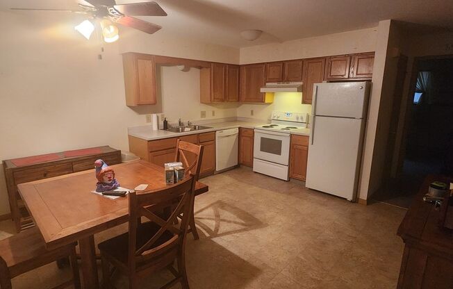 2 beds, 1 bath, $1,000, Unit #3