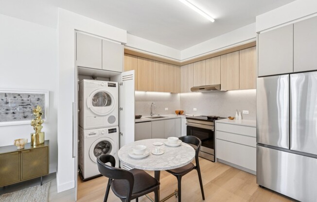 1 bed, 1 bath, $4,950, Unit 27J