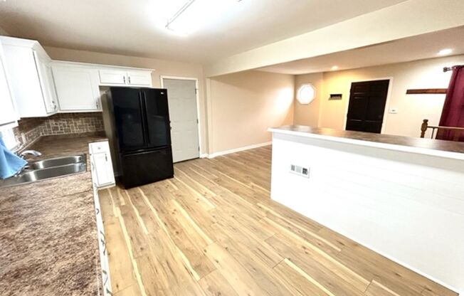 FOUR BEDROOM THREE BATH HOME WITH SPACIOUS FENCED BACKYARD! **MOVE IN SPECIAL!*