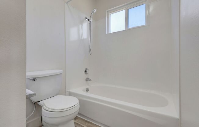 1 bed, 1 bath, 700 sqft, $1,450, Unit 15