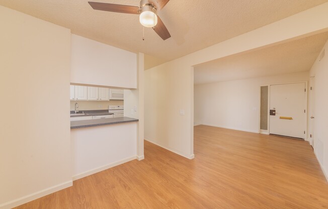 2 beds, 1 bath, 900 sqft, $2,450, Unit F