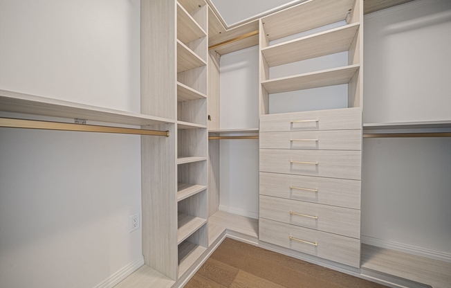 3 beds, 3 baths, 1,989 sqft, $16,800, Unit 5112