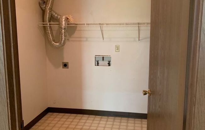 2 beds, 1 bath, $950, Unit Apt 1-C