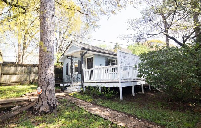 Beautifully Renovated 2/1 in Desirable Grant Park!