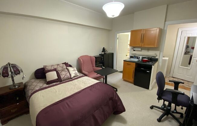 Have Breakfast at Tiffany's! Cozy Studio at The Tiffany! Great Dupont Location on 16th near U Street! Centrally located